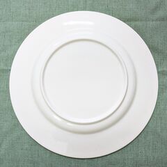 白の大皿の画像
