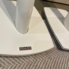 DYNAUDIOのスピーカースタンドの画像