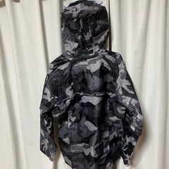 迷彩柄レインスーツ未着用の画像