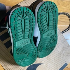 AJ1 mid  pine green の画像