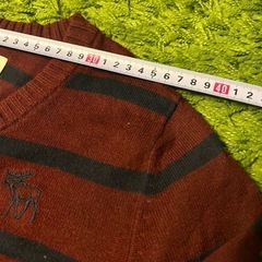 🌸500円商品✖️3つで1000円❗️ Abercrombie & Fitch　長袖ニット　ボーダー　ボルドー黒ストライプ Vネックセーター Sの画像