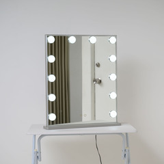 ライト付き鏡の画像