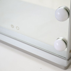 ライト付き鏡の画像