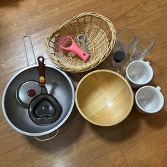 キッチン用品11点 ザル、ハートフライパン、栓抜き、皮剥き器、マ...