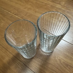 キッチン用品11点 ザル、ハートフライパン、栓抜き、皮剥き器、マグカップ、グラス、サラダボール、果物カゴの画像