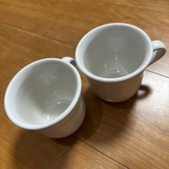 キッチン用品11点 ザル、ハートフライパン、栓抜き、皮剥き器、マグカップ、グラス、サラダボール、果物カゴの画像