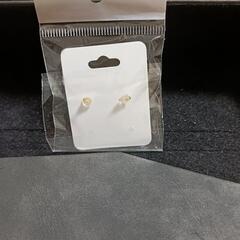 新品未開封　花ピアスの画像