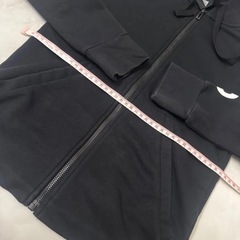 adidas パーカーの画像