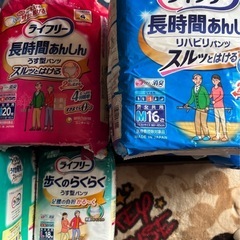 新品未開封大量ライフリー 白十字 紙おむつパンツの画像