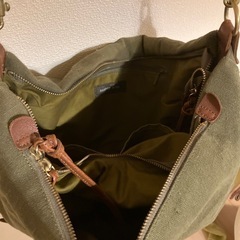 ショルダーバッグ　カーキ
の画像