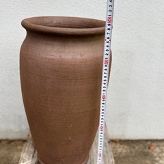 壺　陶器　素焼き　穴なし　重量あり【傘立て、おしゃれなガーデニング　花生けに】の画像