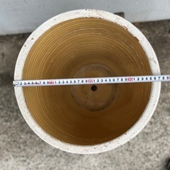 植木鉢　大壺　陶器　素焼き　穴あり　重量あり【傘立て、おしゃれなガーデニング　寄せ植えに】の画像