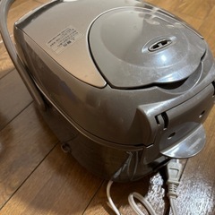 炊飯器の画像