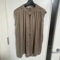 VISのとろみブラウスです☺️
