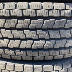 YOKOHAMA 195/80R15 23年製＋22年製　スタッドレスタイヤの画像