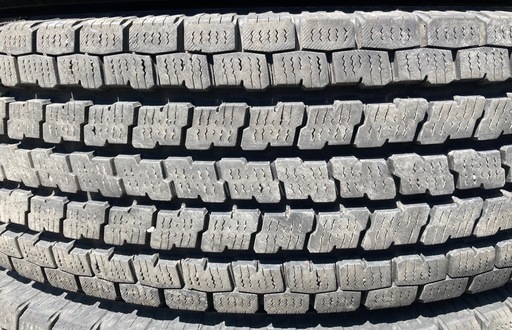 【お取引決まりました】YOKOHAMA 195/80R15 23年製　冬タイヤ お取引決まりました】YOKOHAMA 195/80R15 23年製 冬タイヤ 【公式通販】