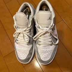 ナイキ　エアジョーダン1ロー　ウルフグレーの画像