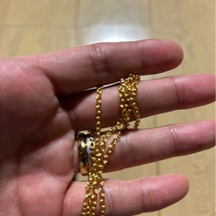 ゴールドネックレスの画像