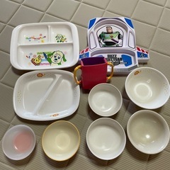 バズ・ライトイヤーは新品です。赤ちゃん　食器　各種