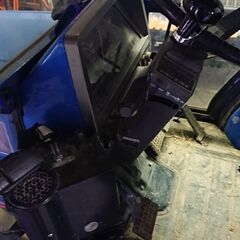 イセキトラクター、キャビン、ロータリー付き除雪、トレーラーとして利用中テールランプ配線付き、バックミラー大型に交換済み、後ろ迄全て見えます、安全本気で購入考えている方、TA317タイヤひび割れ交換分程度値下げ応談、値引きします、御相談ください、現状確認下さいトラクター中古タイヤ売って下さる方いまさそたら連絡願います、灯油タンク400は19800円の画像