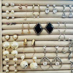 ⬇︎Price Down　ピアスまとめ売り② 16セット ゴージャスデザインの画像