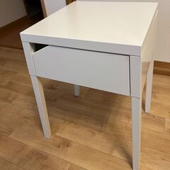 取引中 IKEA SELJE ベッドサイドテーブル