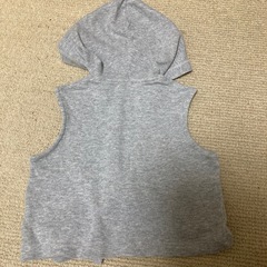 【※訳あり　男女兼用ベスト　90】コムサデモード　　グレーの画像