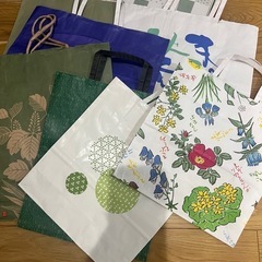紙袋たくさん