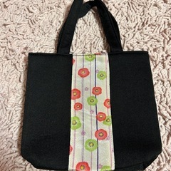 黒花柄トートバッグ　21×17×5センチ