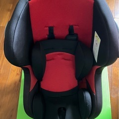 チャイルドシート　レッド