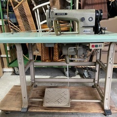 BROTHER DB2-B714-3 100v 工業用ミシン　動作品の画像