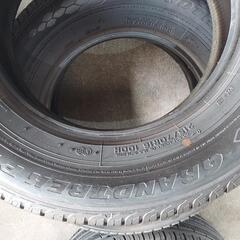 中古タイヤ！！215/70R16の画像