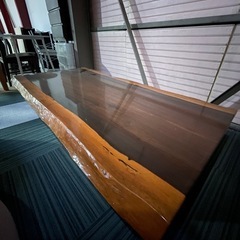 木製　一枚板テーブルの画像