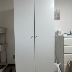 IKEAの白いワードローブ（クローゼット)の画像