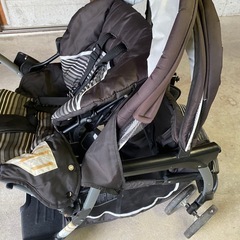 お話し中　付属品出てきました！二人乗りベビーカーの画像