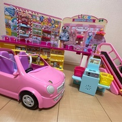 りかちゃん大きなショッピングモールとファミリーカー
