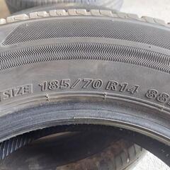 中古タイヤ！！185/70R14の画像