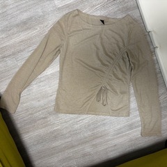【取引中】Dazy スリットTシャツの画像