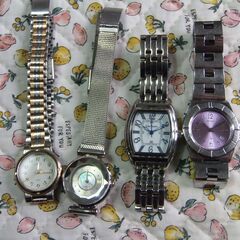 コレクションのお譲りです！女性用腕時計・4点セットのお譲りになります。の画像