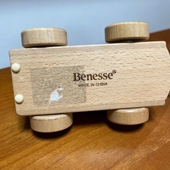 木のおもちゃ　車の画像