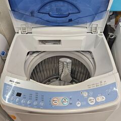 洗濯機値下げしました🎵￥16,500→￥11,000　No2729　洗濯機　SHARP　2004年製　容量7.0㎏　ファミリー向けサイズです♪　※洗剤投入ケースが欠品しています(´;ω;｀)　リサイクルショップどりーむ天保山店の画像