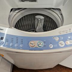 洗濯機値下げしました🎵￥16,500→￥11,000　No2729　洗濯機　SHARP　2004年製　容量7.0㎏　ファミリー向けサイズです♪　※洗剤投入ケースが欠品しています(´;ω;｀)　リサイクルショップどりーむ天保山店の画像