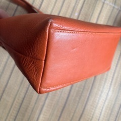  【受け渡し先決まりました】 NINA RICCIのオレンジのレザー製トートバッグとLuna Borsa ホワイトレザーバッグ ゴールドリングの画像