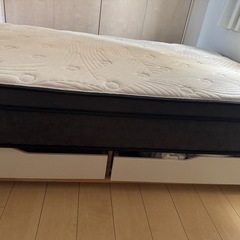 セミダブルベッドとマットレスの画像