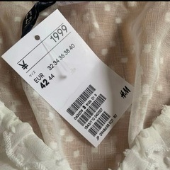 H&M ホワイトブラウスの画像