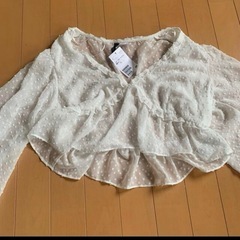H&M ホワイトブラウスの画像