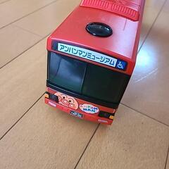 アンパンマン バスの画像