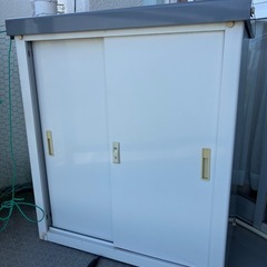 【引き取り限定‼️】鍵2本付き　収納庫　ベランダ　庭　屋外94✖...