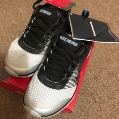 新品　スケッチャーズ　17.0