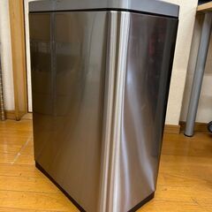 中古　動作確認済み　現状品　センサーごみ箱  47L　ゴミ箱　CW2235MT-47L  SENSIBLE ECO シルバー　の画像